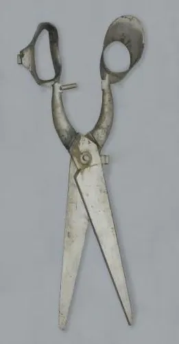 Paire de ciseaux de tailleur héritée de l'arrière grand-père d'Isabelle